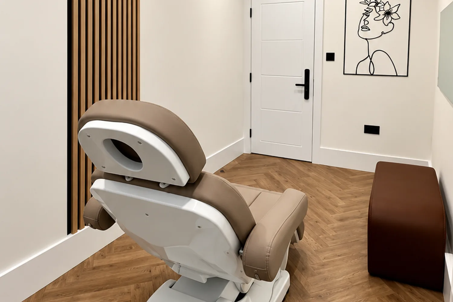 The treatment room, with the treatment chair beside a slatted oak wall